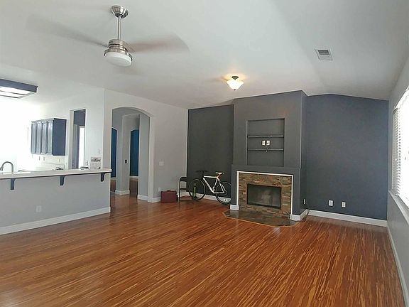 4th image of 10061 Macon Dr