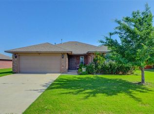 1005 Falco Concolor Dr, Norman, OK 73072