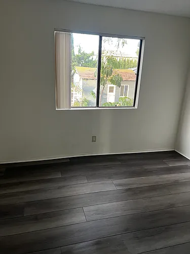 1371 Loma Ave Photo 1