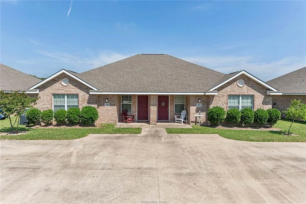 3 bed, 1323 sqft, $2,000 — Photo 1