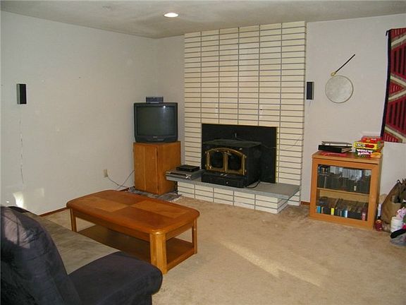 3rd image of 11307 Farwest Dr Sw #R