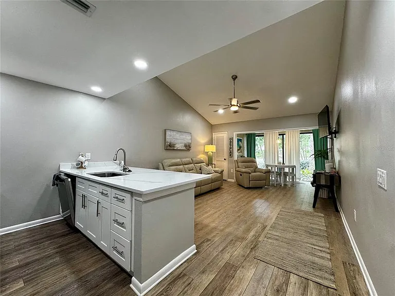 4707 Winslow Beacon #2 — Photo 17