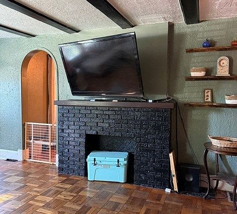 4th image of 357 Riverside Ave
