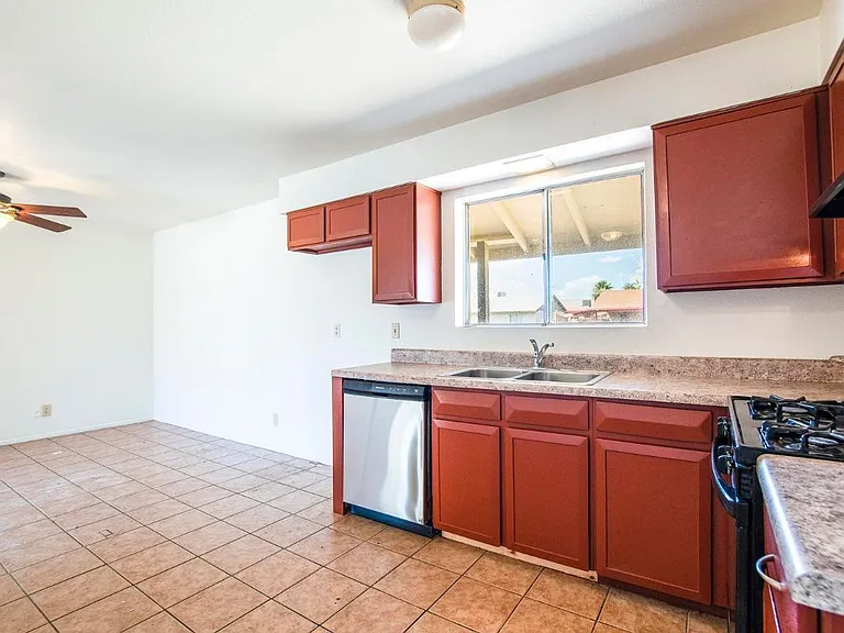 1535 W Capri Ave — Photo 7