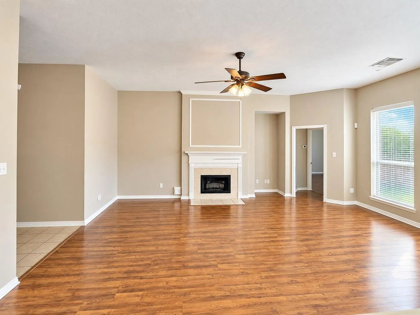 4 bed, 2.0 bath, 2432 sqft, $2,700 — Photo 4