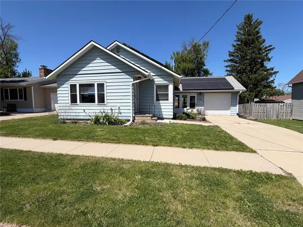 121 Moothart St, Alburnett, IA 52202