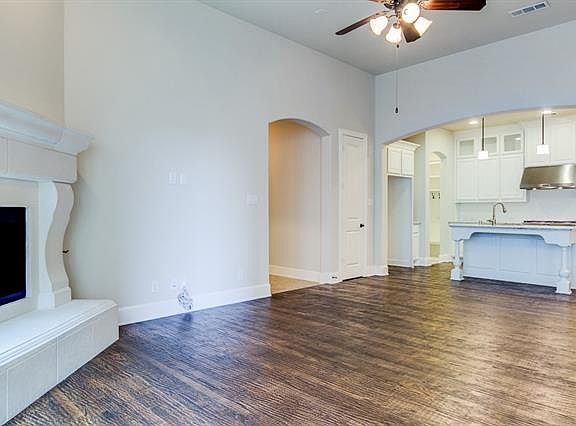 5th image of 821 The Lakes Blvd