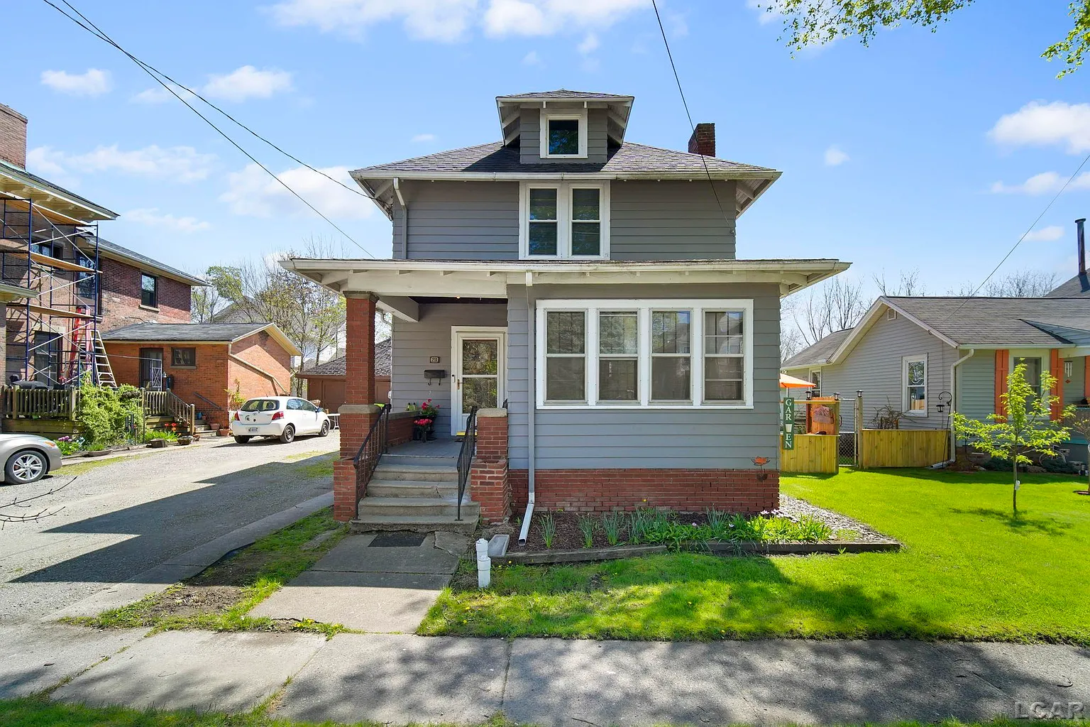 211 Park St photo 1