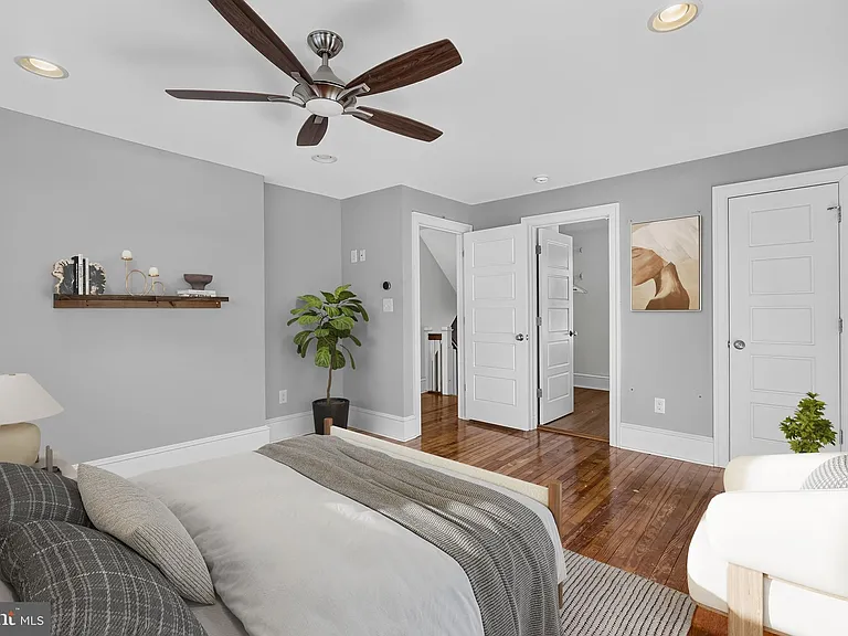 21 E Redman Ave — Photo 53