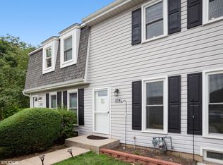 284 Rodenburg Rd #11, Roselle, IL 60172