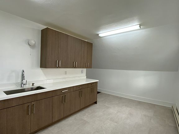 2nd image of 3111 Hoyt Ave #3