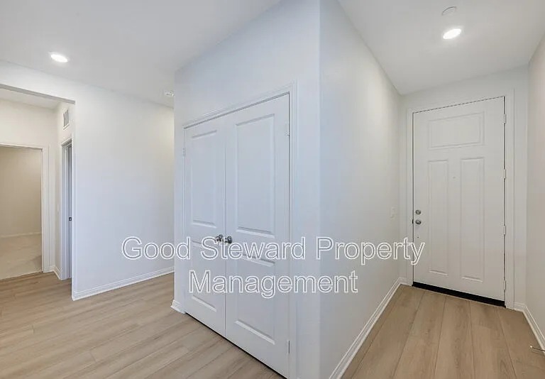 1231 Trojan Cir — Photo 30
