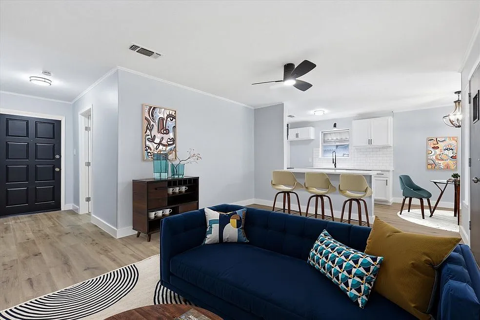 4 bed, 2.0 bath, 1504 sqft, $2,300 — Photo 1