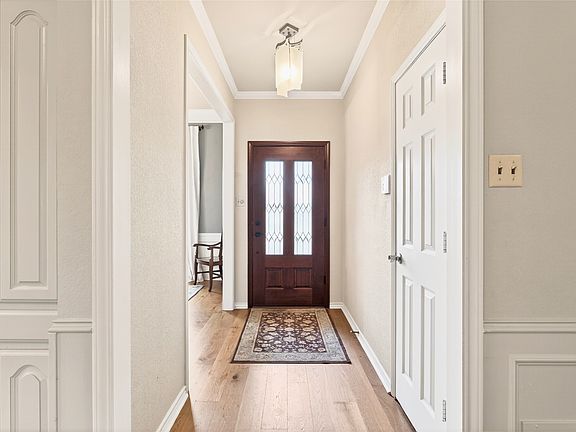 4th image of 819 Lockhaven Ln