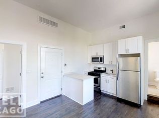 2352 N Clybourn Ave #303, Chicago, IL 60614