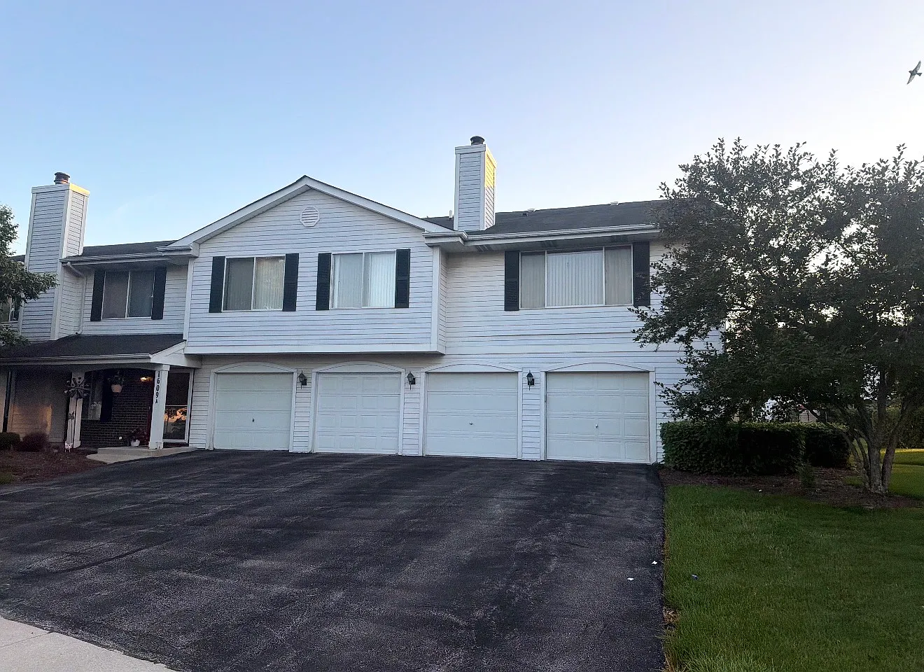 2 bed, 1044 sqft, $2,200 — Photo 1