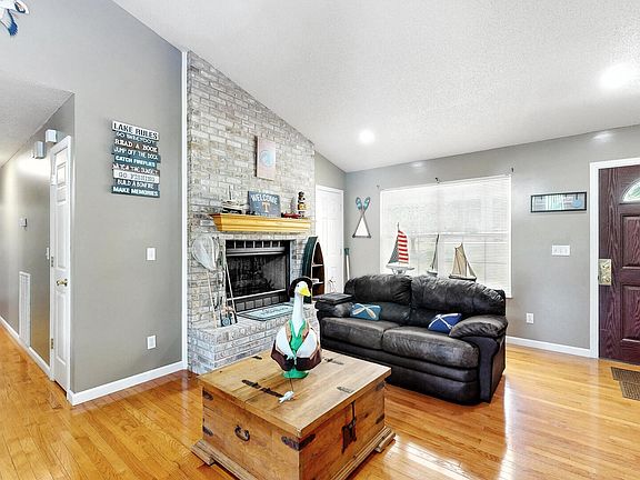 5th image of 103 Lakewood Lndg