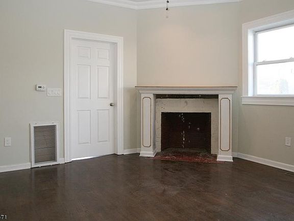 3rd image of 231 Claremont Ave APT 1
