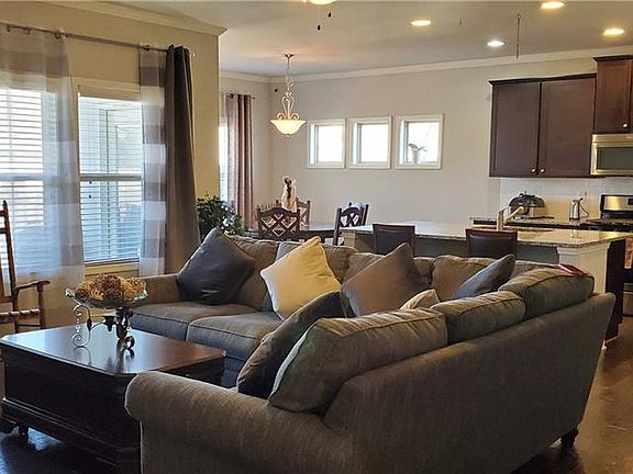 3rd image of 4596 Sweetwater Dr