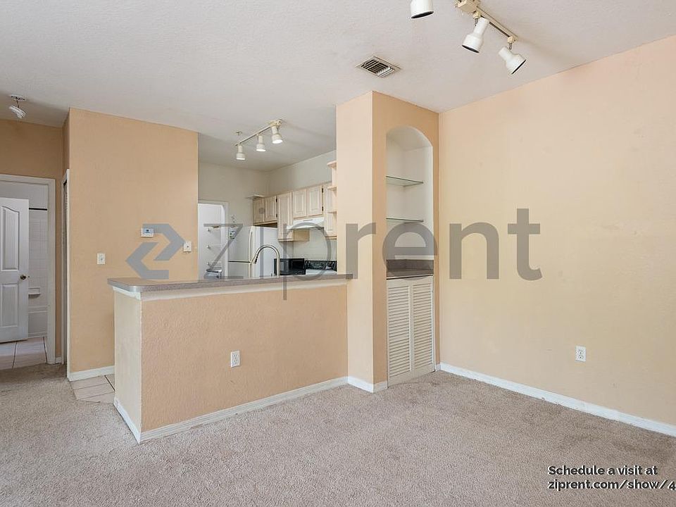 Entry/Dining Area