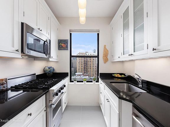 4th image of 123 W 93rd St APT 10A