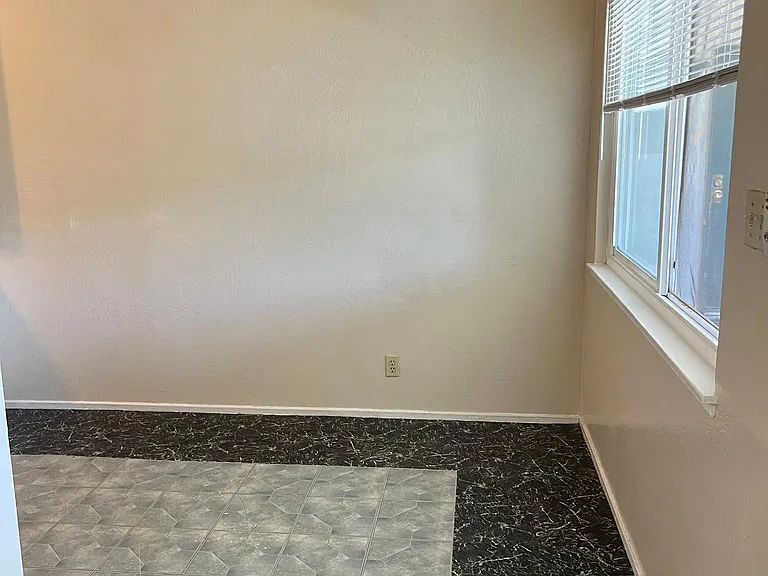 1303 Edmonton Ave #4 — Photo 5