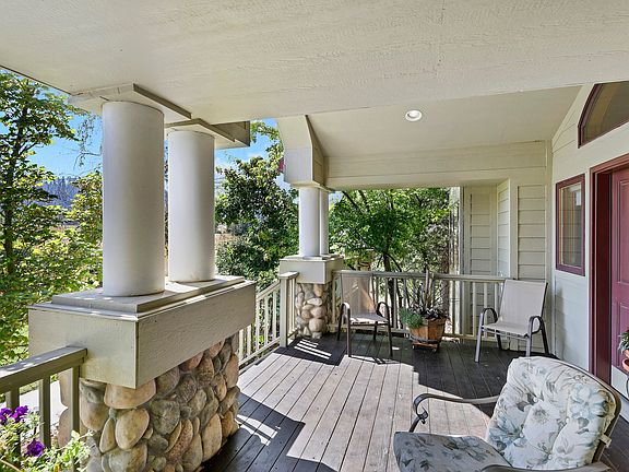 3rd image of 1219 E Wildflower Ln