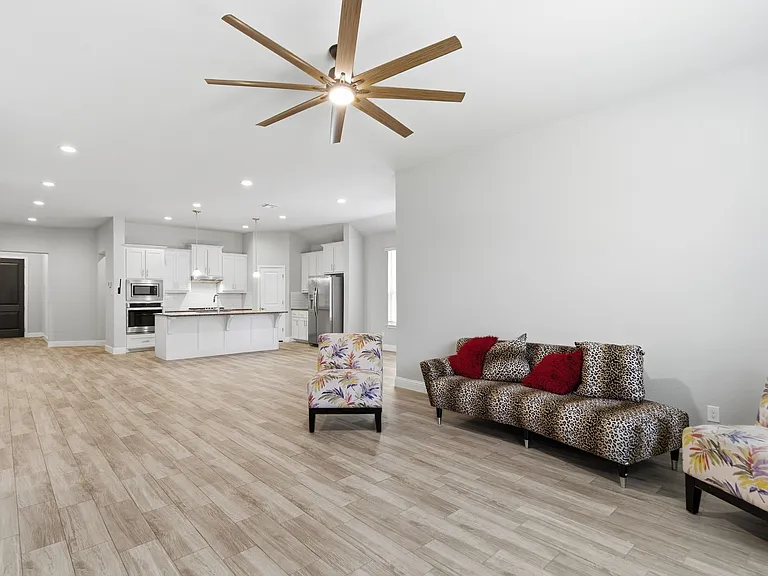 1017 Almond St — Photo 13