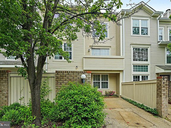 3rd image of 19944 Drexel Hill Cir