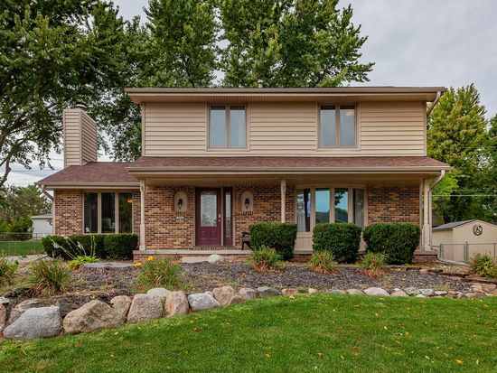 906 SE Uehlamar Dr, Ankeny, IA 50021