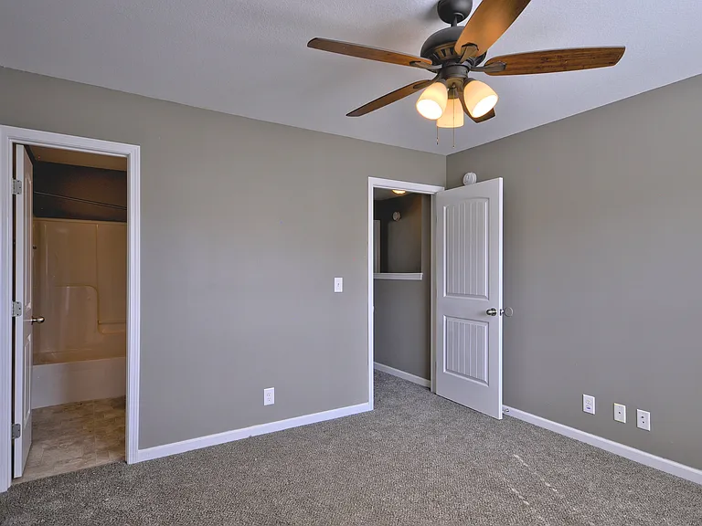 325 Sam Houston Cir — Photo 26
