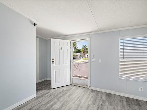 2nd image of 1000 Kings Hwy Unit 101