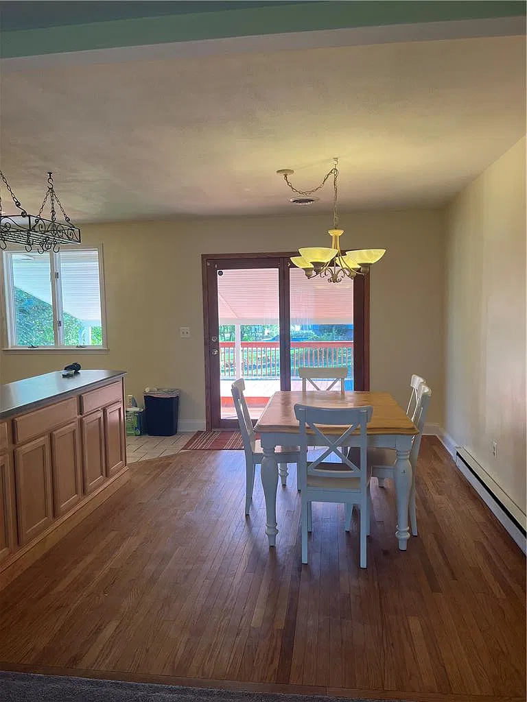 3 bed, 1232 sqft, $2,500 — Photo 3