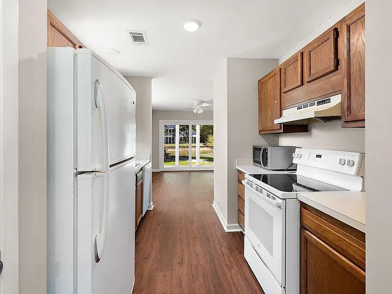854 Catalpa Ct #A — Photo 3