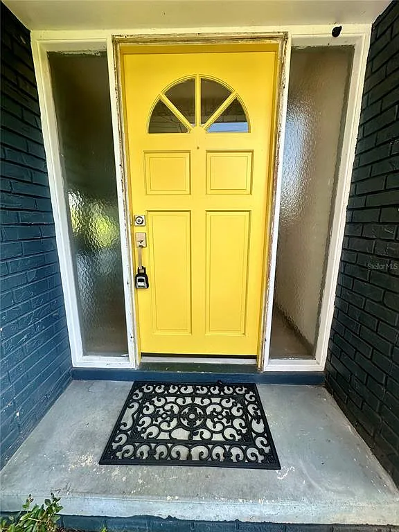3 bed, 2.0 bath, 1856 sqft, $1,700 — Photo 3
