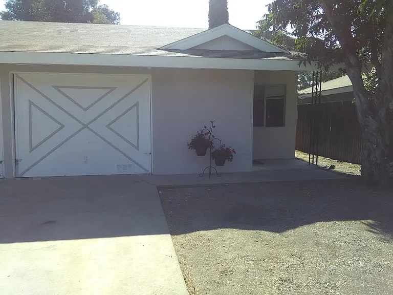 25982 Tamarisk Dr — Photo 1