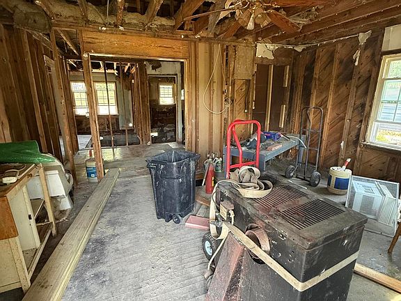 5th image of 492 Warren St