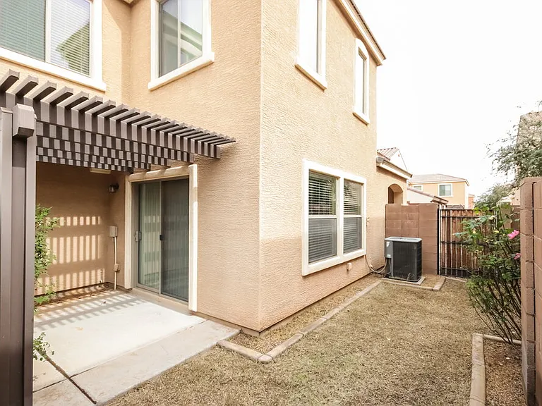 3301 E Loma Vis — Photo 17