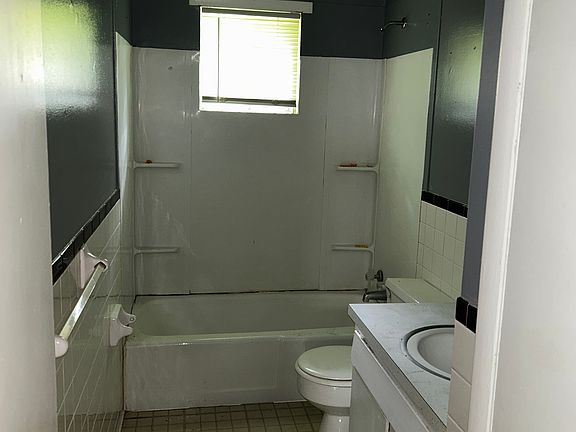 5th image of 2405 Sunny Ln