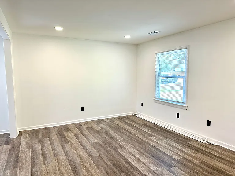 1005 Glenburnie Rd — Photo 9