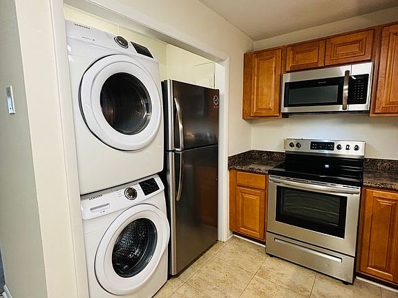 4th image of 100 Edgewood Ln #1