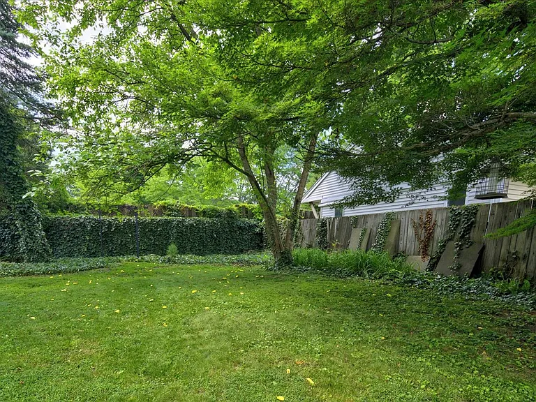 14 W Delaware Ave — Photo 33