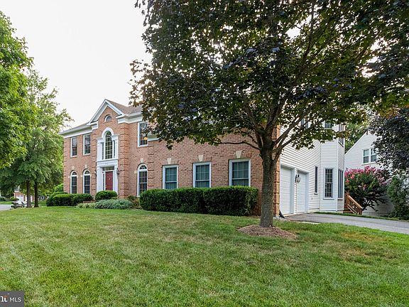 3rd image of 7932 Hollington Pl