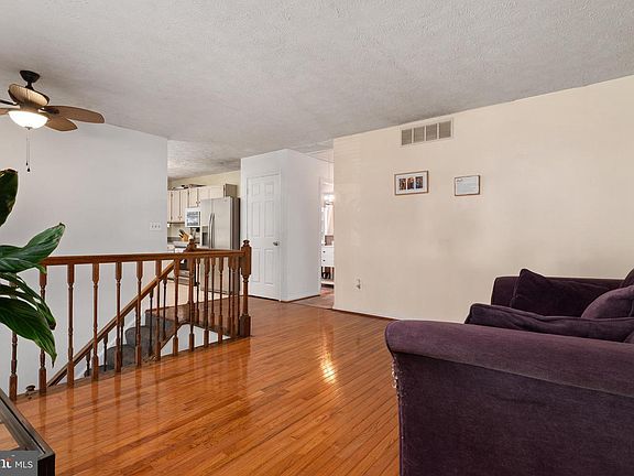 5th image of 8033 Escalon Ave
