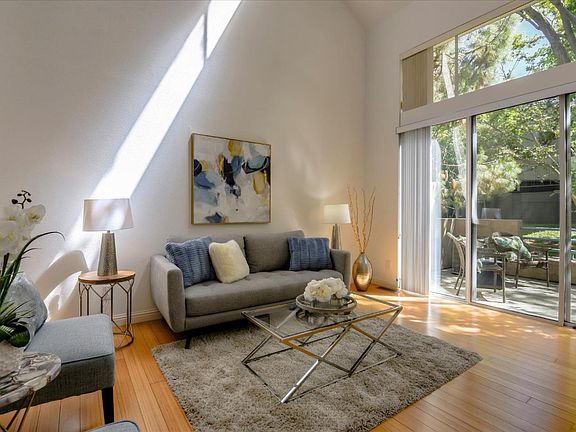 3rd image of 430 Galleria Dr APT 7