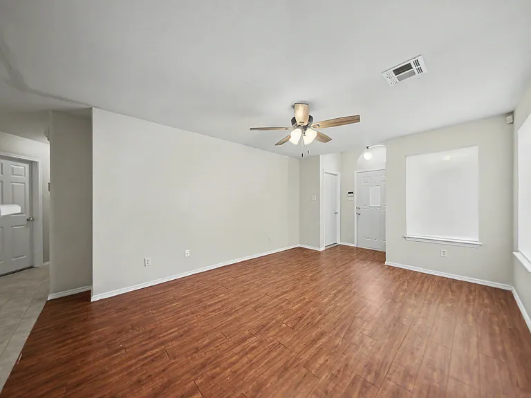 1404 Fox Creek Dr — Photo 9