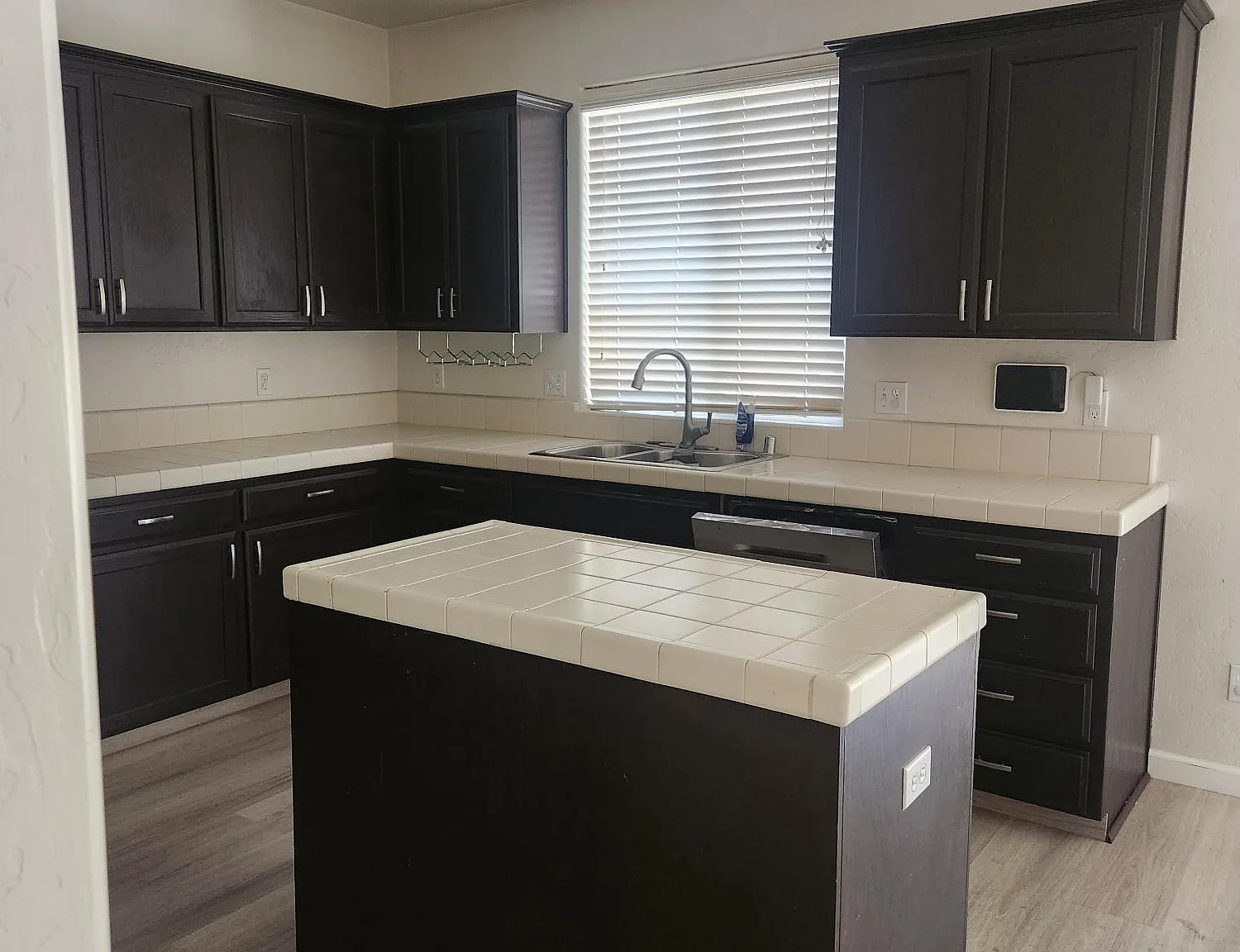 3 bed, 1588 sqft, $2,400 — Photo 2