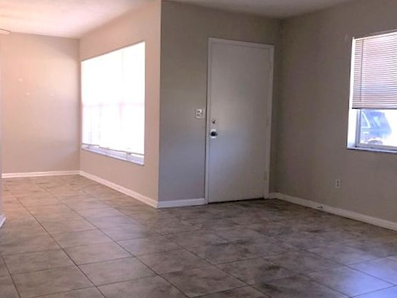 4th image of 917 Roberts Blvd