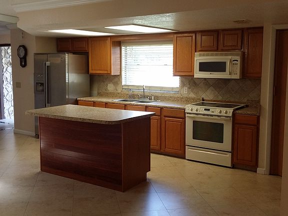 3rd image of 8724 Sorrel Dr