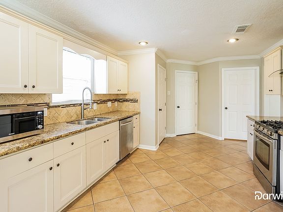 3rd image of 21907 Hemlock Park Dr